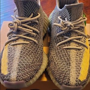Yeezy 350 v2 boost mens 10.5 ash blue